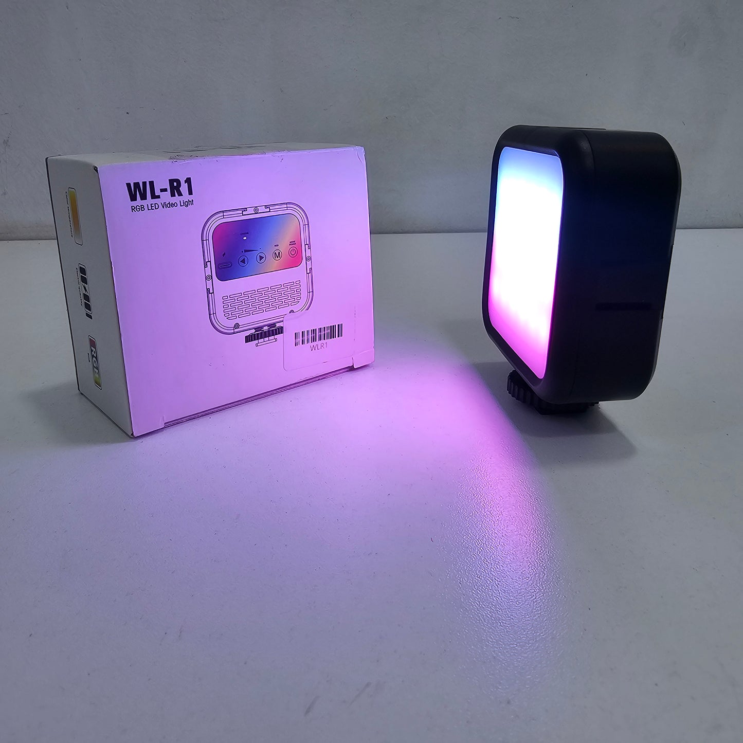 Led rgb wl-r1 إضاءة ذكية متعددة ألوان و تأثيرات قابلة لإعادة الشحن