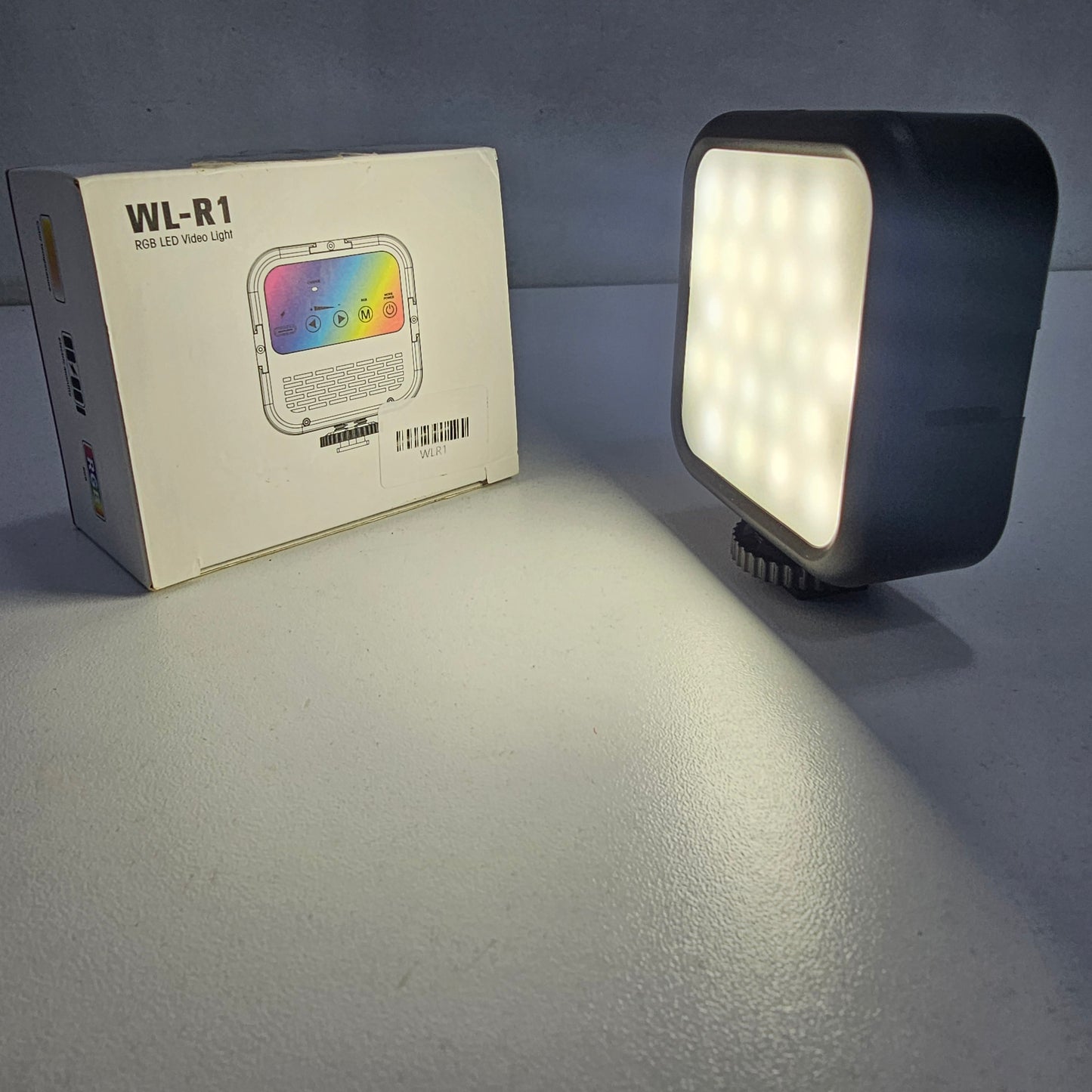 Led rgb wl-r1 إضاءة ذكية متعددة ألوان و تأثيرات قابلة لإعادة الشحن