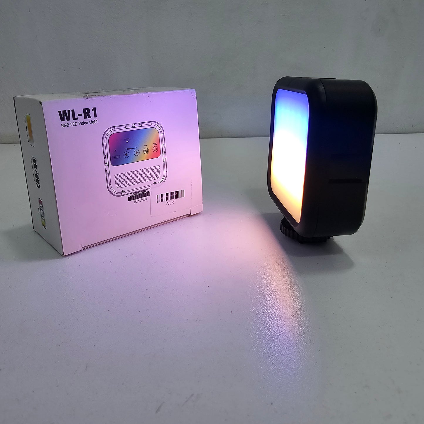 Led rgb wl-r1 إضاءة ذكية متعددة ألوان و تأثيرات قابلة لإعادة الشحن