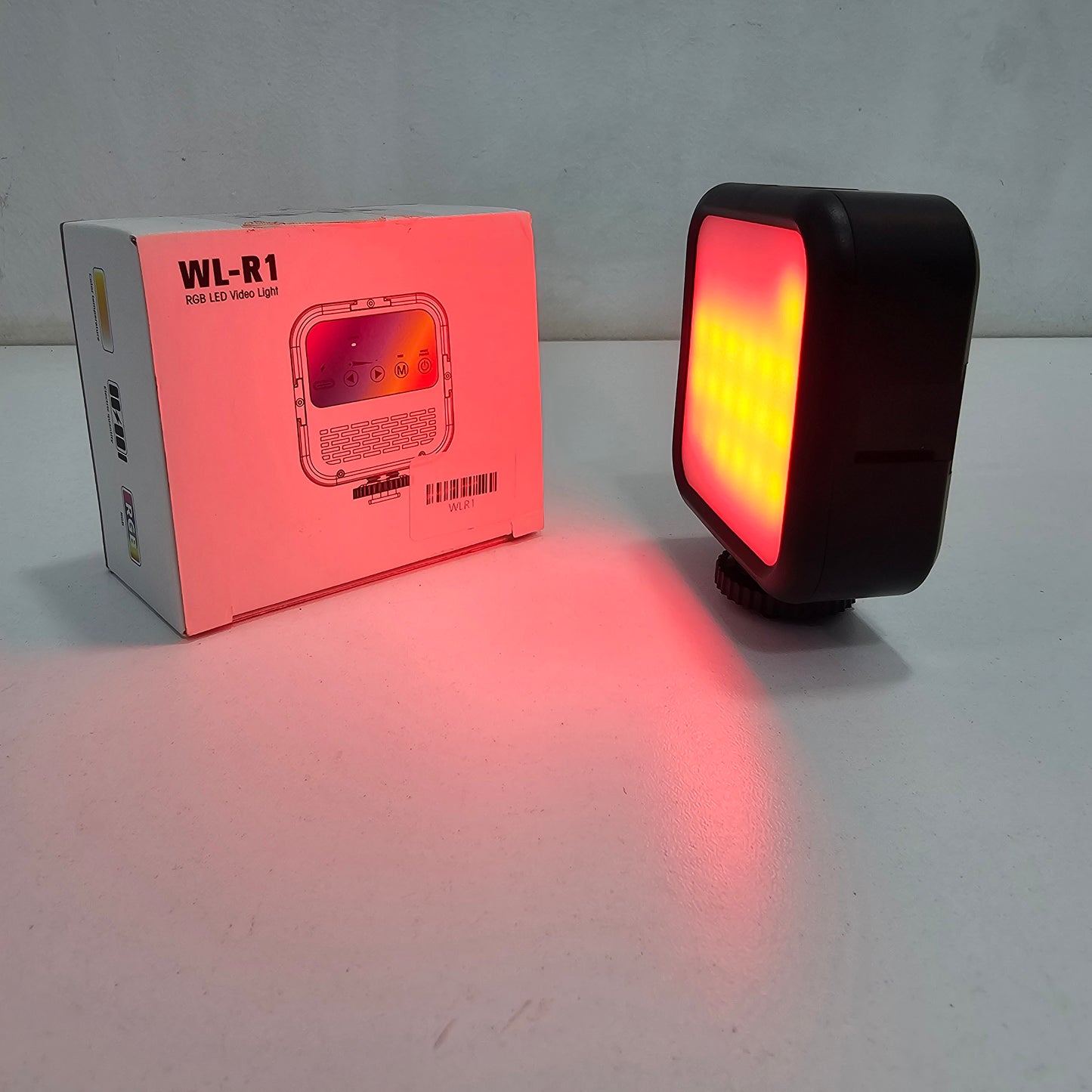 Led rgb wl-r1 إضاءة ذكية متعددة ألوان و تأثيرات قابلة لإعادة الشحن