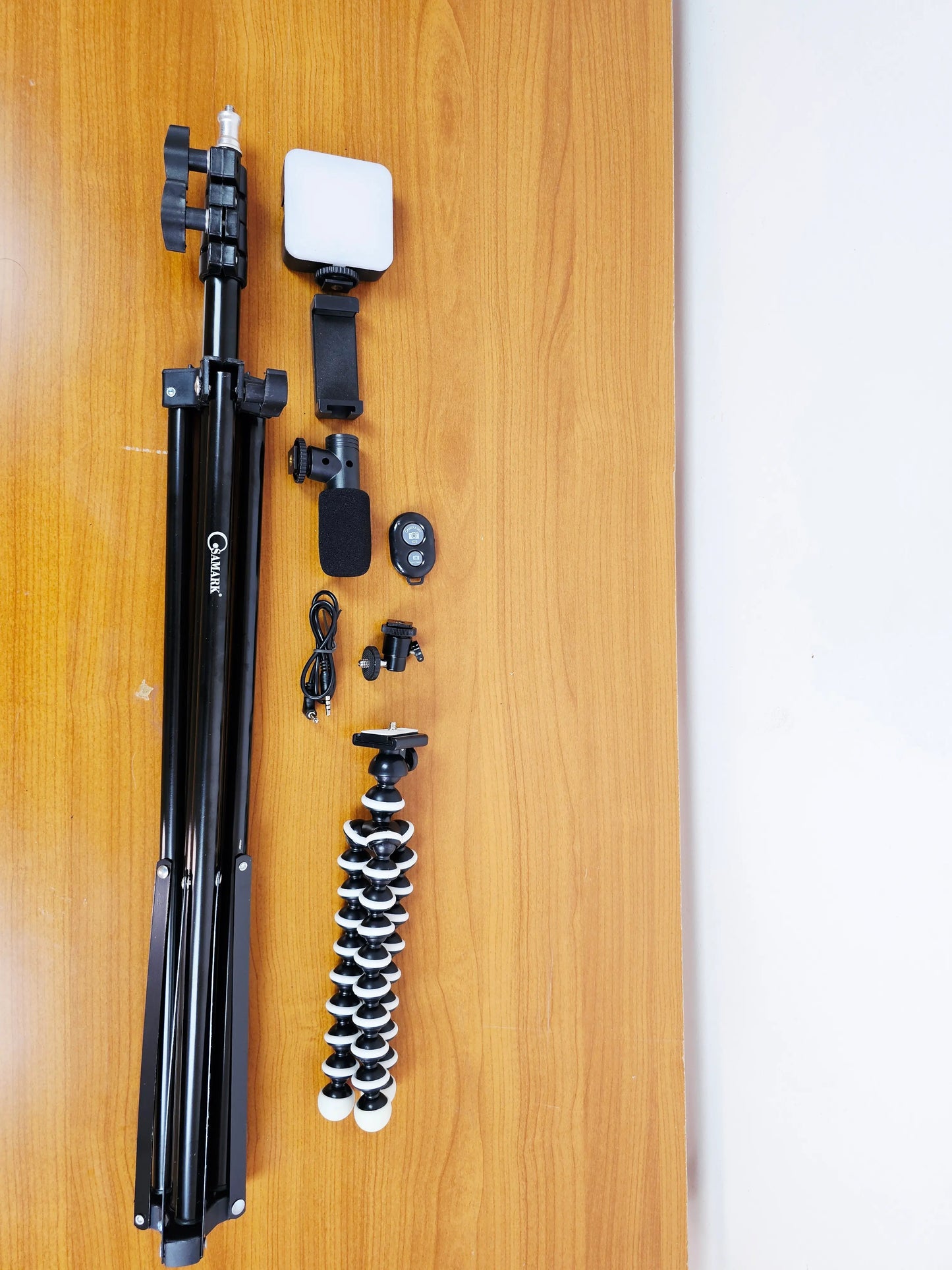 Pack creator 2 📢 تريبود بطول 2 متر + إضاءة +ميكروفون +ريموت بلوتوث + تريبود مجاني