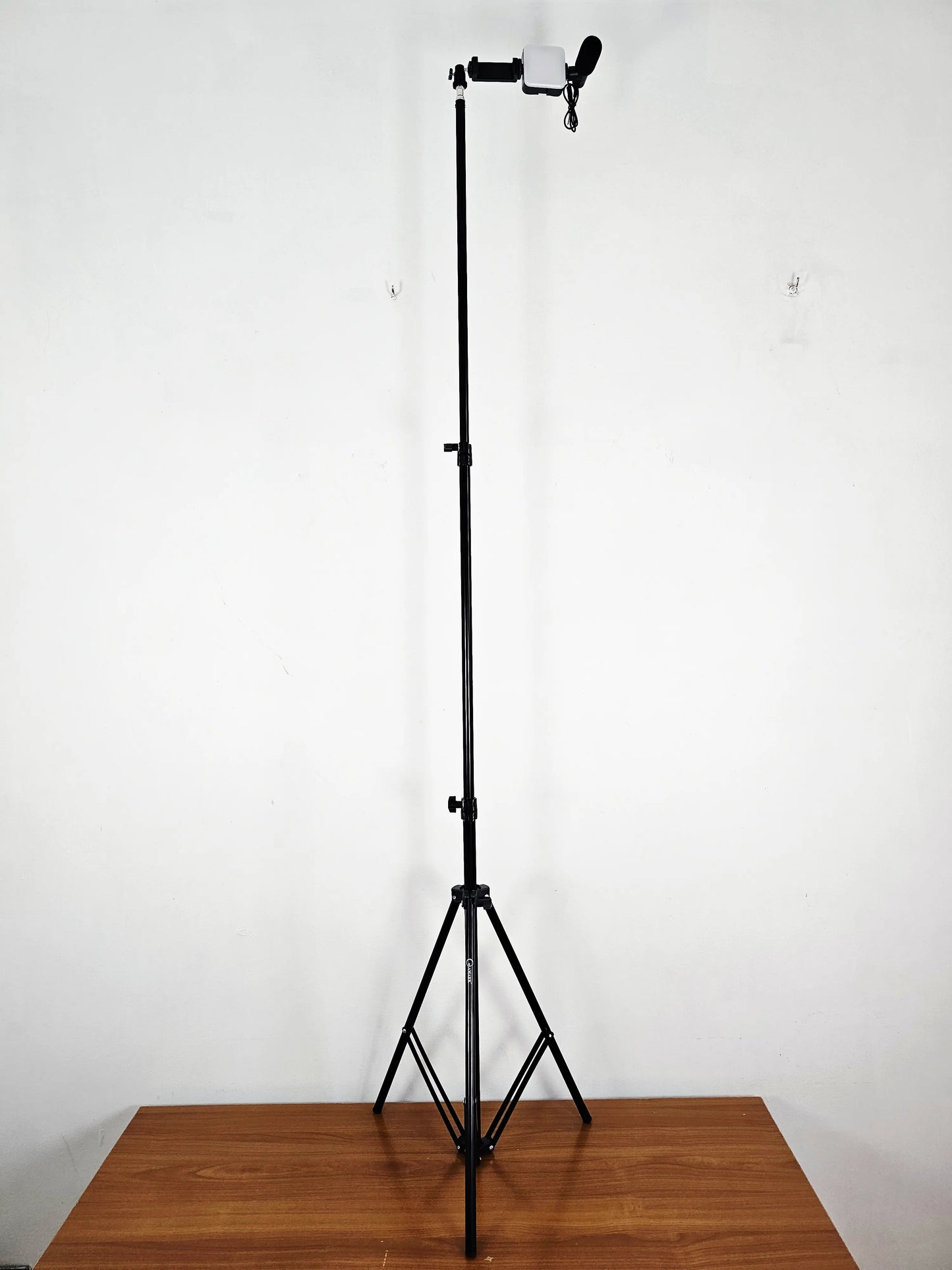 Pack creator 2 📢 تريبود بطول 2 متر + إضاءة +ميكروفون +ريموت بلوتوث + تريبود مجاني